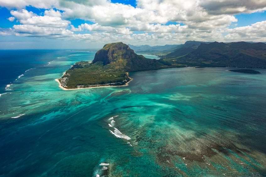 Private jet to Mauritius: the beauty of the Indian Ocean